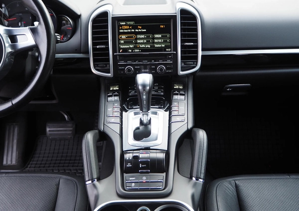 Porsche Cayenne cena 119000 przebieg: 205000, rok produkcji 2014 z Poręba małe 562